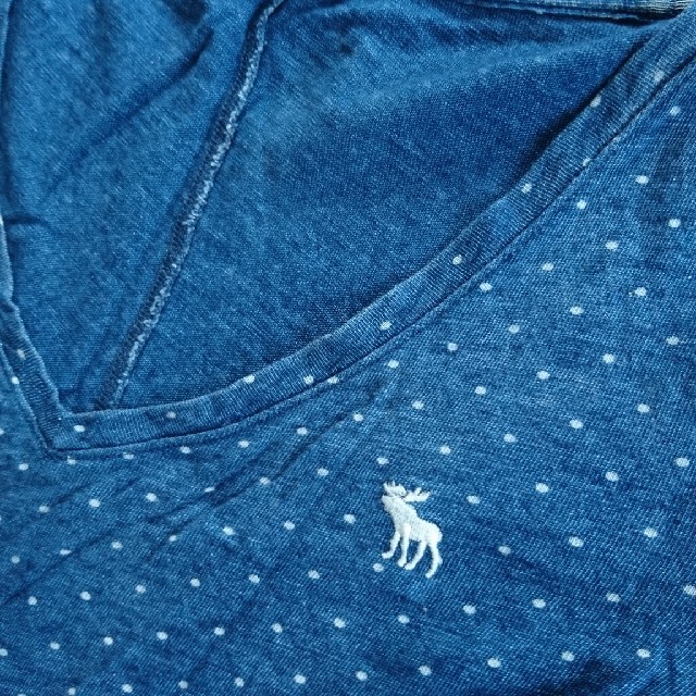 Abercrombie&Fitch(アバクロンビーアンドフィッチ)の☆アバクロ♪Ｖネック☆ レディースのトップス(Tシャツ(半袖/袖なし))の商品写真