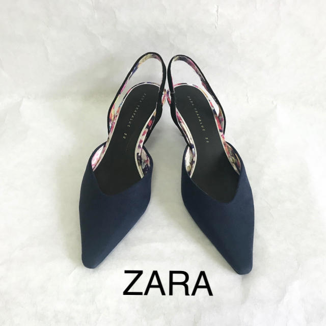 ZARA(ザラ)のZARA ポインテッドバックストラップサンダル パンプス36/ネイビー/花柄 レディースの靴/シューズ(サンダル)の商品写真