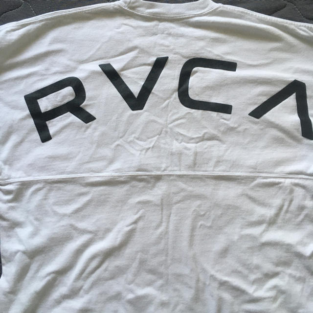 RVCA(ルーカ)のRVCA ルーカ　Tシャツ　S アーチロゴ　美品 メンズのトップス(Tシャツ/カットソー(半袖/袖なし))の商品写真