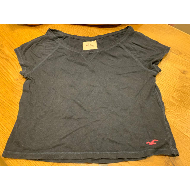 Hollister(ホリスター)のホリスター　Tシャツ　着丈短め レディースのトップス(Tシャツ(半袖/袖なし))の商品写真