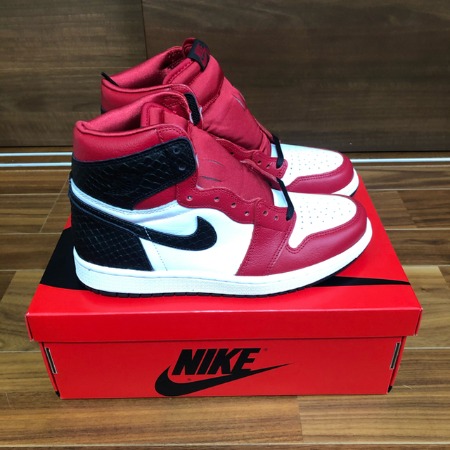 NIKE(ナイキ)の24cm AIR JORDAN 1 Satin red レディースの靴/シューズ(スニーカー)の商品写真