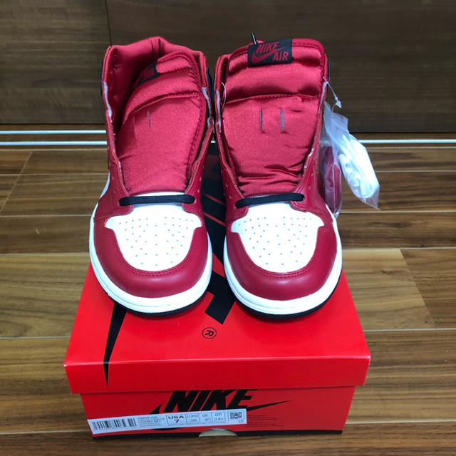 NIKE(ナイキ)の24cm AIR JORDAN 1 Satin red レディースの靴/シューズ(スニーカー)の商品写真