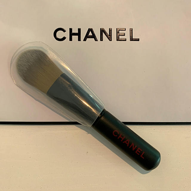 CHANEL(シャネル)のシャネル ハイライトブラシ チークブラシ CHANEL コスメ/美容のメイク道具/ケアグッズ(ブラシ・チップ)の商品写真