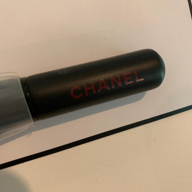 CHANEL(シャネル)のシャネル ハイライトブラシ チークブラシ CHANEL コスメ/美容のメイク道具/ケアグッズ(ブラシ・チップ)の商品写真