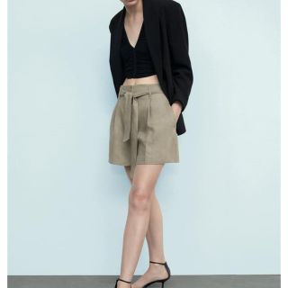 ザラ(ZARA)のzara リネンショートパンツ　今季(ショートパンツ)