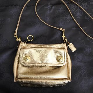 コーチ(COACH)のcoach ゴールド　ショルダーバッグ(ショルダーバッグ)