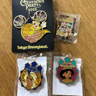 ディズニー(Disney)のディズニー ピンバッジ4つ【非売品】(バッジ/ピンバッジ)