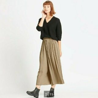 ユニクロ(UNIQLO)のユニクロ プリーツパンツ XL ベージュ(カジュアルパンツ)