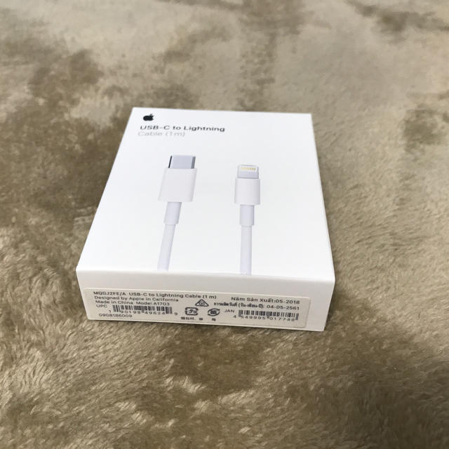 Apple(アップル)のUSB-C Lightning Cable スマホ/家電/カメラのスマートフォン/携帯電話(バッテリー/充電器)の商品写真