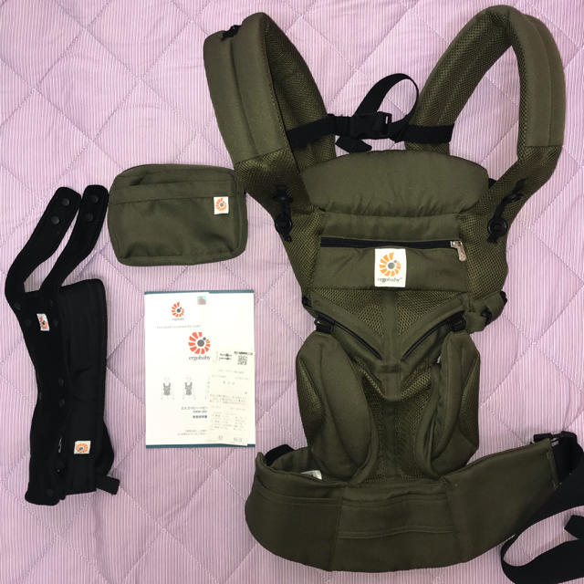 Ergobaby(エルゴベビー)の【美品】ergobaby OMNI360 クールエア ／カーキ キッズ/ベビー/マタニティの外出/移動用品(抱っこひも/おんぶひも)の商品写真