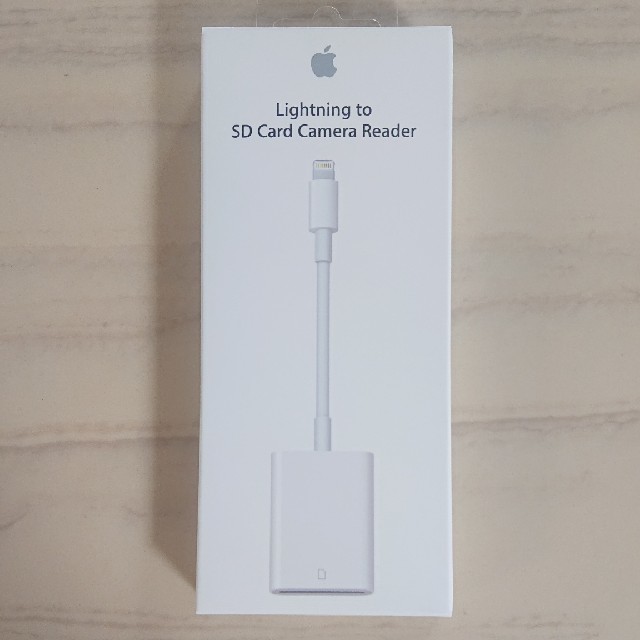 Apple(アップル)のち様 専用Lightning to SD Carf Camera Reader スマホ/家電/カメラのテレビ/映像機器(映像用ケーブル)の商品写真