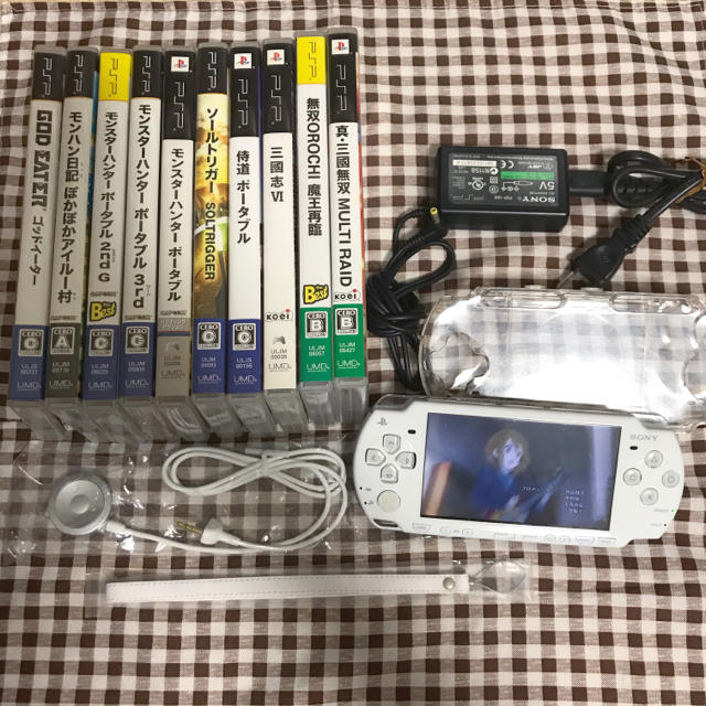 PSPセットPSP-2000ホワイト本体＋10本ソフトセット