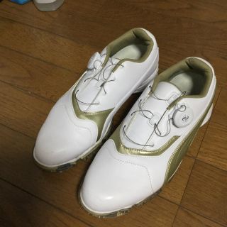 プーマ(PUMA)のプーマ　レディースゴルフシューズ　白／ゴールド　24.5cm(シューズ)