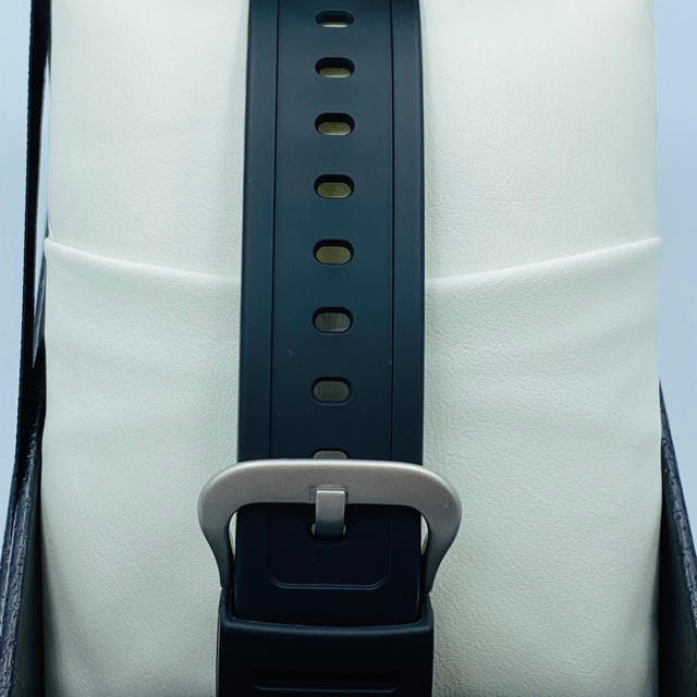 G-SHOCK(ジーショック)のG-SHOCK CASIO メンズGA-2100-1A1JF税込￥14,850 メンズの時計(腕時計(アナログ))の商品写真