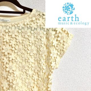 アースミュージックアンドエコロジー(earth music & ecology)の《☆最美品☆》earth トップス　Tシャツ　イエロー　パステルカラー　花柄(Tシャツ(半袖/袖なし))