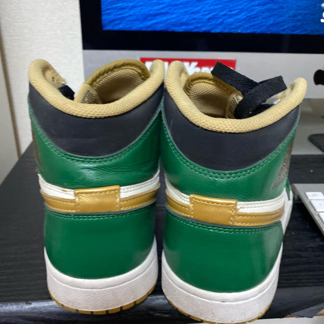 NIKE(ナイキ)のNIKE JORDAN 1 Boston Celtics GS 25cm レディースの靴/シューズ(スニーカー)の商品写真