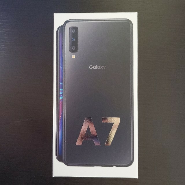 Galaxy(ギャラクシー)のGalaxy A7　ブラック新品未開封 スマホ/家電/カメラのスマートフォン/携帯電話(スマートフォン本体)の商品写真