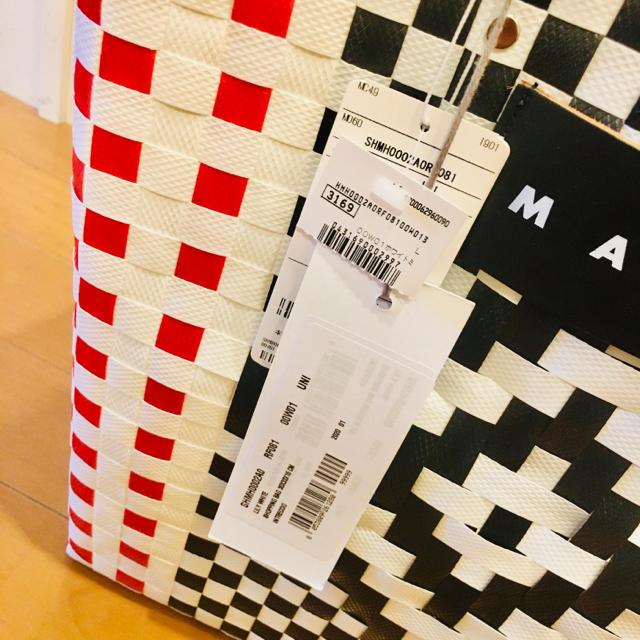 Marni(マルニ)の新品未使用　MARNI MARKETマルニマーケット スクエアピクニックバッグ  レディースのバッグ(かごバッグ/ストローバッグ)の商品写真