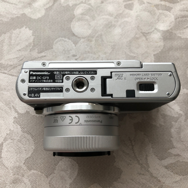 カメラPanasonic LUMIX DC-GF9W ミラーレス　シルバーブラック　黒