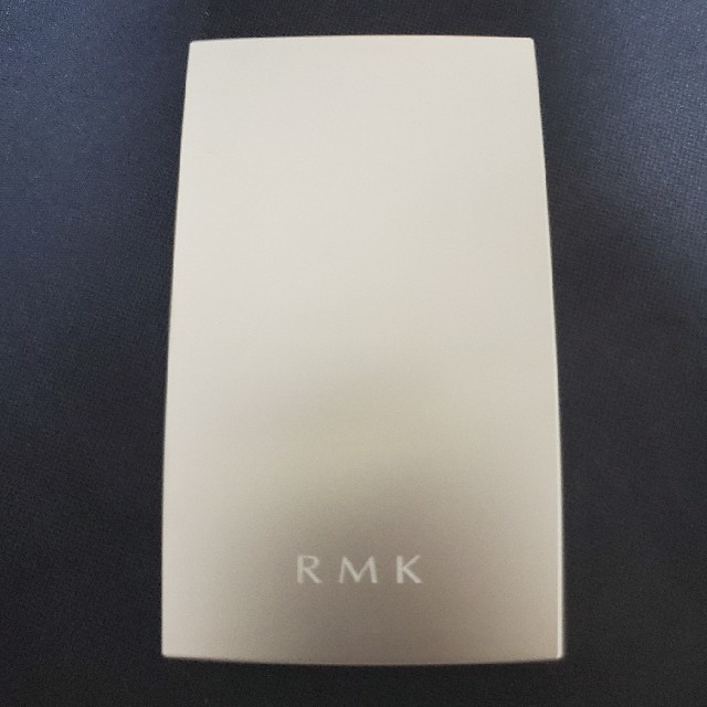 RMK(アールエムケー)のRMK　プレストパウダー　シルクフィットフェイスパウダー01 コスメ/美容のベースメイク/化粧品(フェイスパウダー)の商品写真