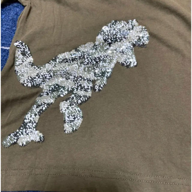 GU(ジーユー)のGU 恐竜柄Tシャツ(130cm) キッズ/ベビー/マタニティのキッズ服男の子用(90cm~)(Tシャツ/カットソー)の商品写真