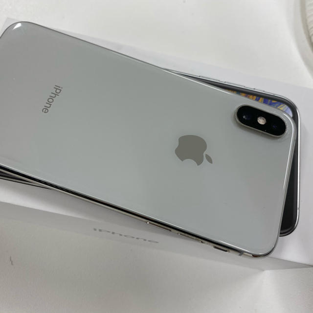 iPhone(アイフォーン)のiPhoneXSシルバー256GB スマホ/家電/カメラのスマートフォン/携帯電話(スマートフォン本体)の商品写真