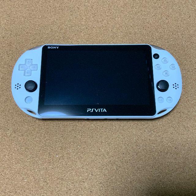 PlayStation Vita(プレイステーションヴィータ)のPS Vita PCH-2000　白色 エンタメ/ホビーのゲームソフト/ゲーム機本体(携帯用ゲーム機本体)の商品写真