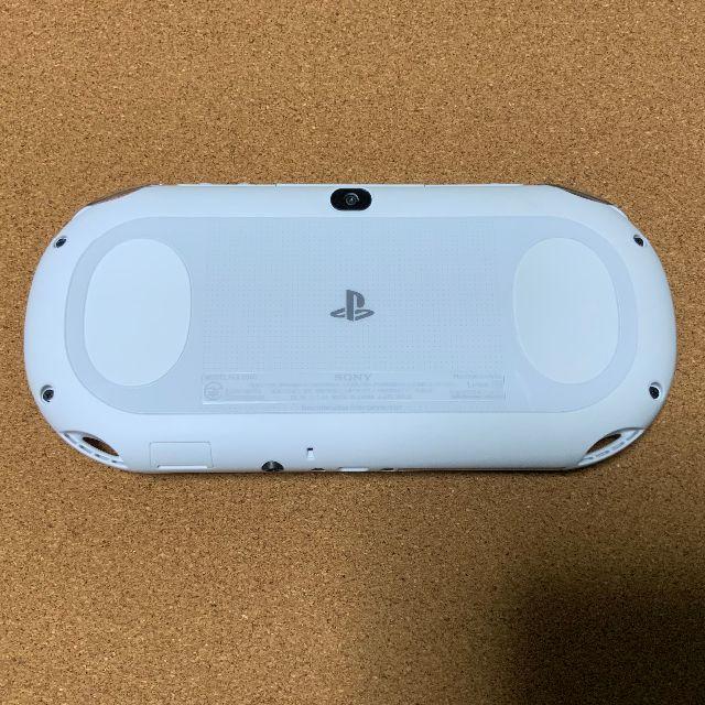 PlayStation Vita(プレイステーションヴィータ)のPS Vita PCH-2000　白色 エンタメ/ホビーのゲームソフト/ゲーム機本体(携帯用ゲーム機本体)の商品写真