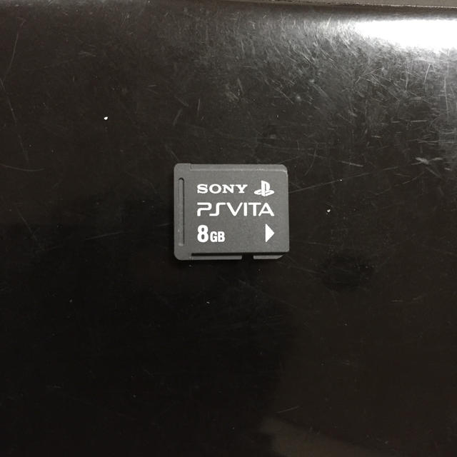 PlayStation Vita(プレイステーションヴィータ)のpsvita  メモリーカード８GB エンタメ/ホビーのゲームソフト/ゲーム機本体(携帯用ゲーム機本体)の商品写真