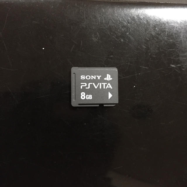 PlayStation Vita(プレイステーションヴィータ)のps vita メモリーカード８GB エンタメ/ホビーのゲームソフト/ゲーム機本体(携帯用ゲーム機本体)の商品写真