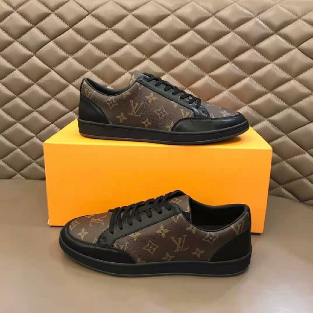 LOUIS VUITTON - louis vuitton スニーカーの通販 by タケシ's shop｜ルイヴィトンならラクマ