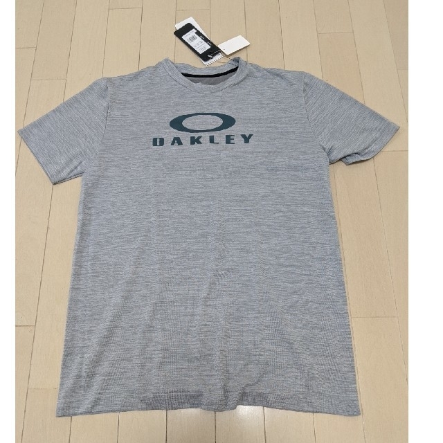 Oakley(オークリー)の新品未使用OAKLEYメンズ T シャツグレー M サイズ メンズのトップス(Tシャツ/カットソー(半袖/袖なし))の商品写真