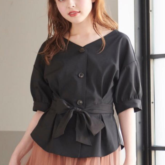 MAJESTIC LEGON(マジェスティックレゴン)の新品✨タグ付き♪マジェスティックレゴン  ブラウス　BLACK レディースのトップス(シャツ/ブラウス(半袖/袖なし))の商品写真