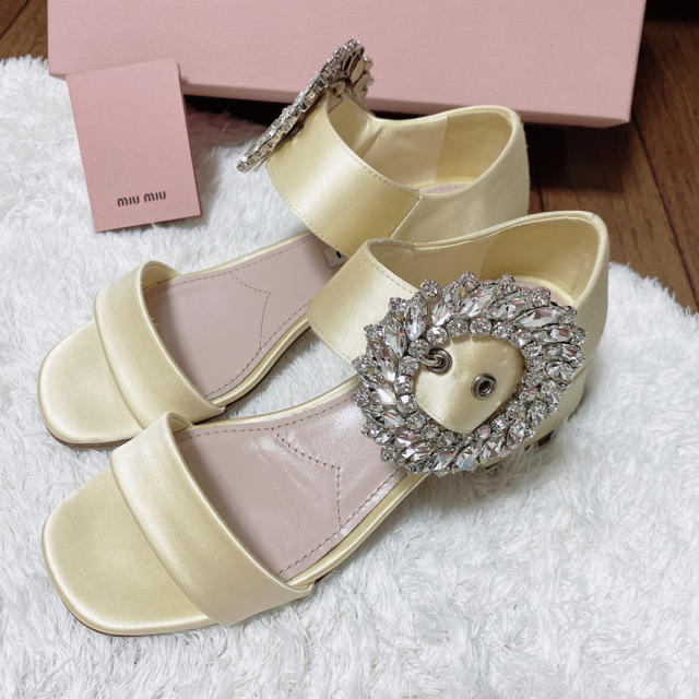 最終値下げ!miumiu クリスタル ビジュー サンダル | フリマアプリ ラクマ