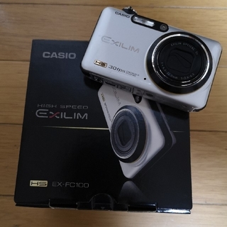 カシオ(CASIO)のCASIO　デジタルカメラ　EX-FC100(ケース付き)(コンパクトデジタルカメラ)