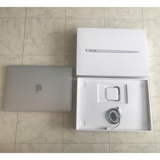 Mac (Apple)(マック)のMacBook Air 2018 シルバー CTO 16GB 256GB スマホ/家電/カメラのPC/タブレット(ノートPC)の商品写真