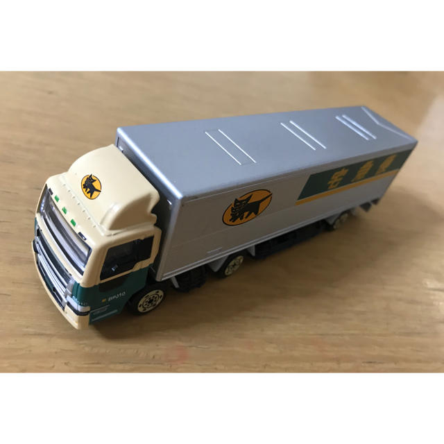 【非売品】クロネコヤマト ミニカー 大型トラック＋おまけ バス、職業車 全12台 キッズ/ベビー/マタニティのおもちゃ(電車のおもちゃ/車)の商品写真