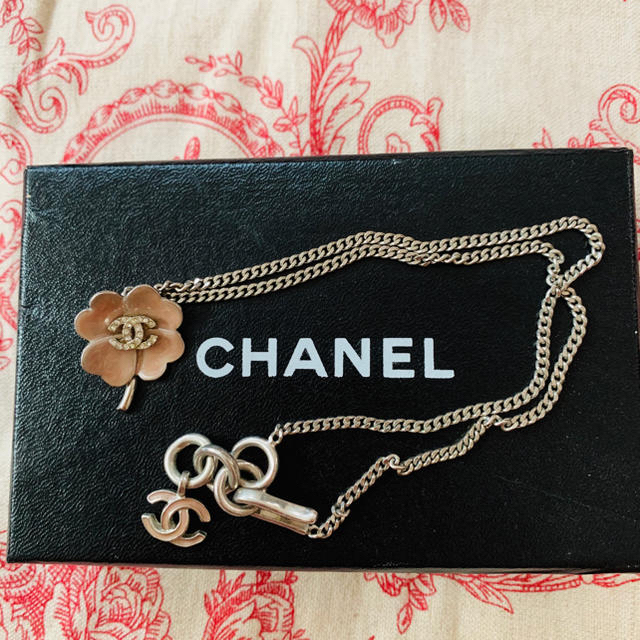 CHANEL シャネル ネックレス　エナメルピンクのクローバーにCCマーク