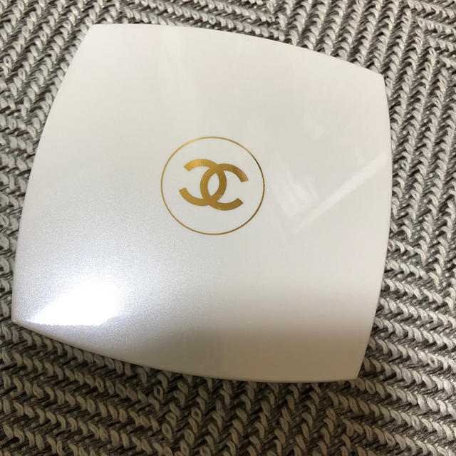 CHANEL(シャネル)のココ マドモアゼル フレッシュ ボディ パウダー コスメ/美容のボディケア(ボディパウダー)の商品写真