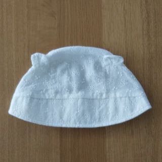 ベビーギャップ(babyGAP)のbaby GAP 耳付き 帽子 白 レース 18-24M 51センチ 美品(帽子)