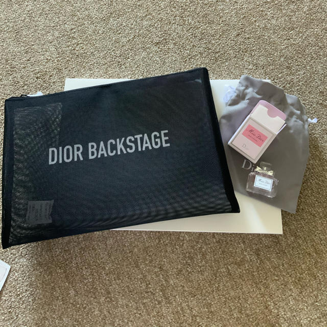 Christian Dior(クリスチャンディオール)のdior ポーチ＆香水2点セット　新品 コスメ/美容の香水(香水(女性用))の商品写真