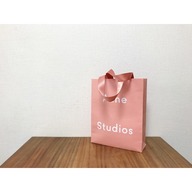 Acne Acne Studious ショッパーバッグ ショップ袋 ブランドロゴ紙袋の通販 By 春夏物出品し始めました アクネならラクマ