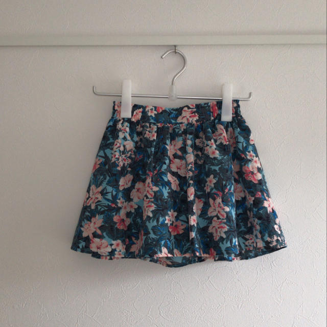 GU(ジーユー)の花柄 キュロット キッズ/ベビー/マタニティのキッズ服女の子用(90cm~)(スカート)の商品写真