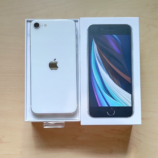 iPhone SE 2  64Gb  white スマホ/家電/カメラのスマートフォン/携帯電話(スマートフォン本体)の商品写真