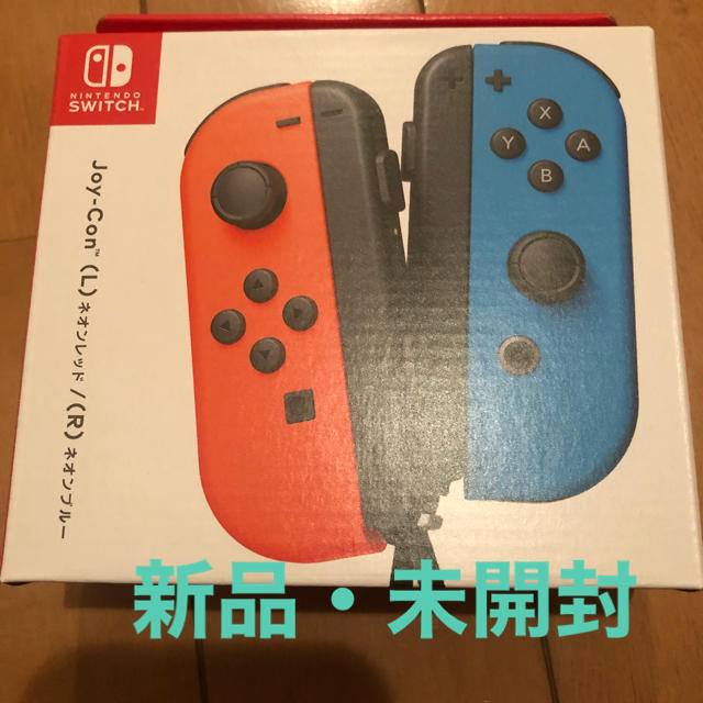 Nintendo Switch(ニンテンドースイッチ)のNintendo JOY-CON (L)/(R) ネオンレッド/ネオンブルー エンタメ/ホビーのゲームソフト/ゲーム機本体(家庭用ゲーム機本体)の商品写真