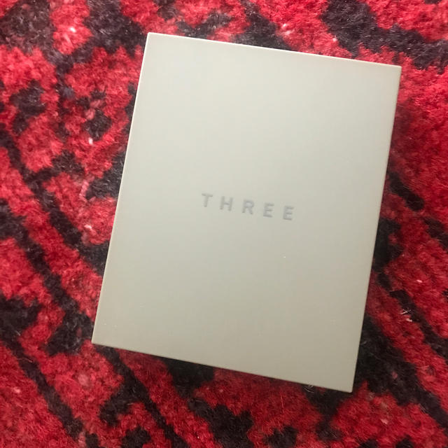 THREE(スリー)の《THREE》シマリンググローデュオ　01 コスメ/美容のベースメイク/化粧品(フェイスカラー)の商品写真