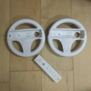 ウィー(Wii)のwii マリオカートハンドル2個とリモコンセット(家庭用ゲームソフト)