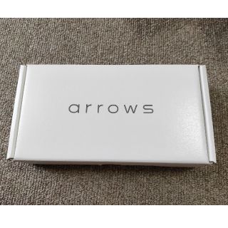 アローズ(arrows)のarrows M05 ホワイト【新品・未使用品】SIMフリー 送料無料(スマートフォン本体)