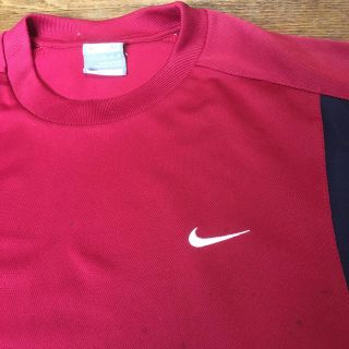 ナイキ(NIKE)のナイキ　レッドＴシャツ　Ｍサイズ(Tシャツ/カットソー(半袖/袖なし))