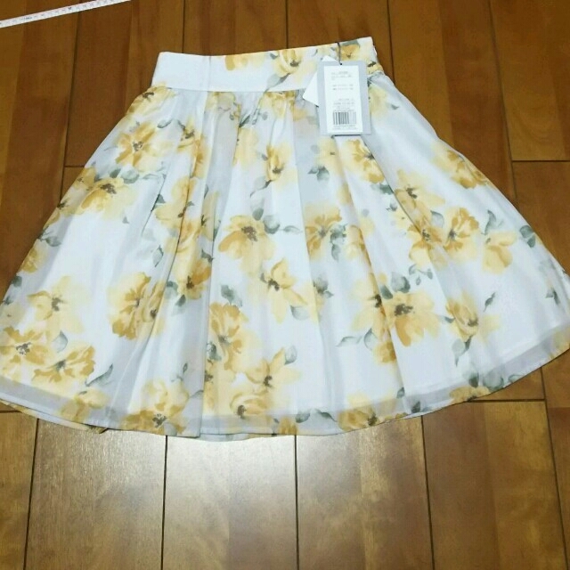Rirandture(リランドチュール)のフラワープリントスカート レディースのスカート(ミニスカート)の商品写真